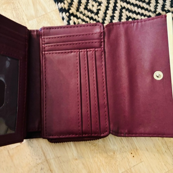 Burgundy SafeKeeper Tri Fold Wallet - Picture 5 of 8